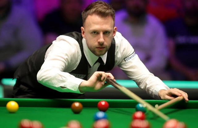 莱万贴地斩 莱万贴地斩